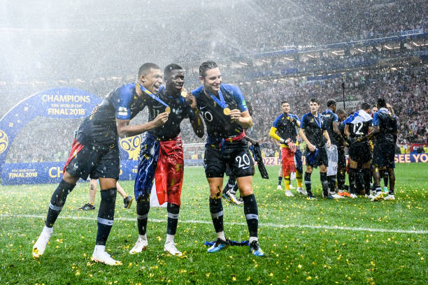 他的决策往 他的决策往